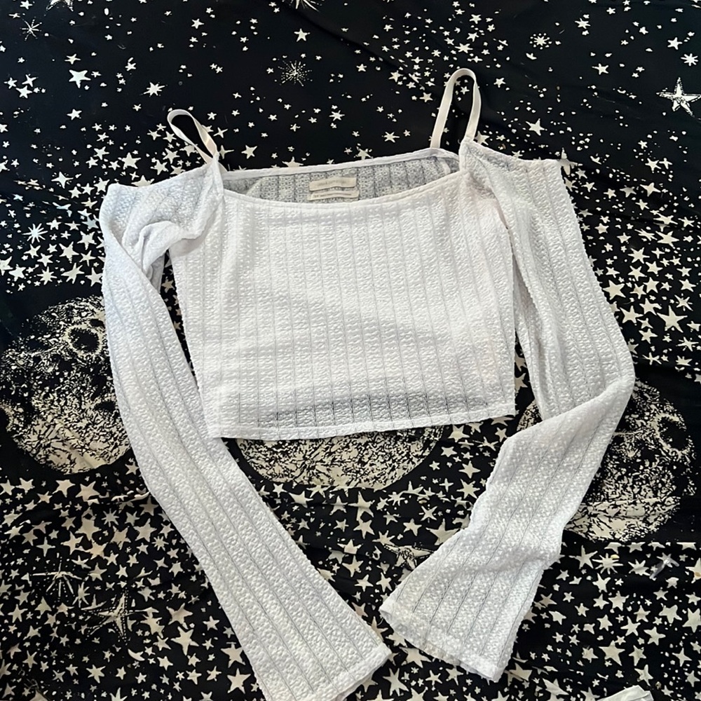 URBAN OUTFITTERS white long sleeve crop top🤍